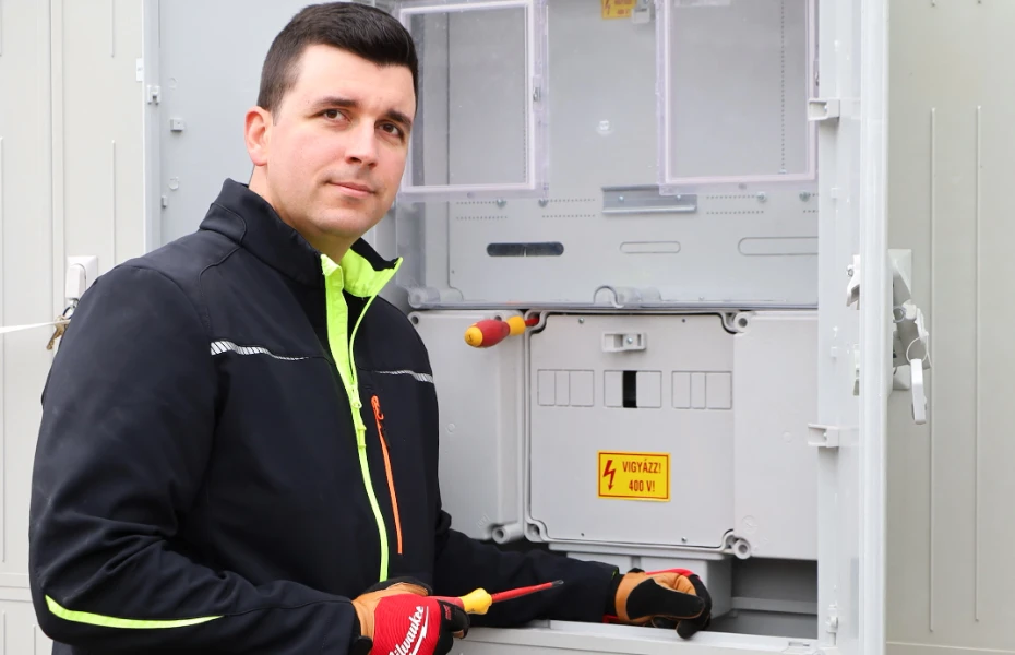 Szabó Árpád, villanyszerelő és felülvizsgáló, és a Szabó Elektro Kft. alapítója